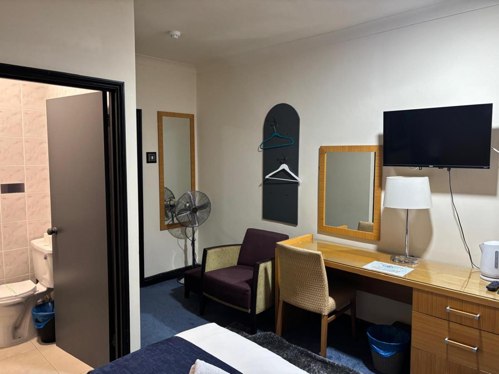 Acorn Lodge Hotel Gatwick & Parking Horley Eksteriør bilde