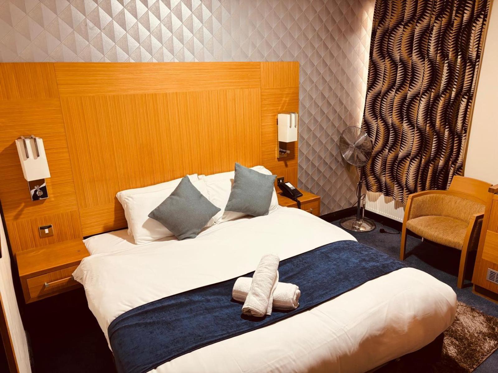 Acorn Lodge Hotel Gatwick & Parking Horley Eksteriør bilde