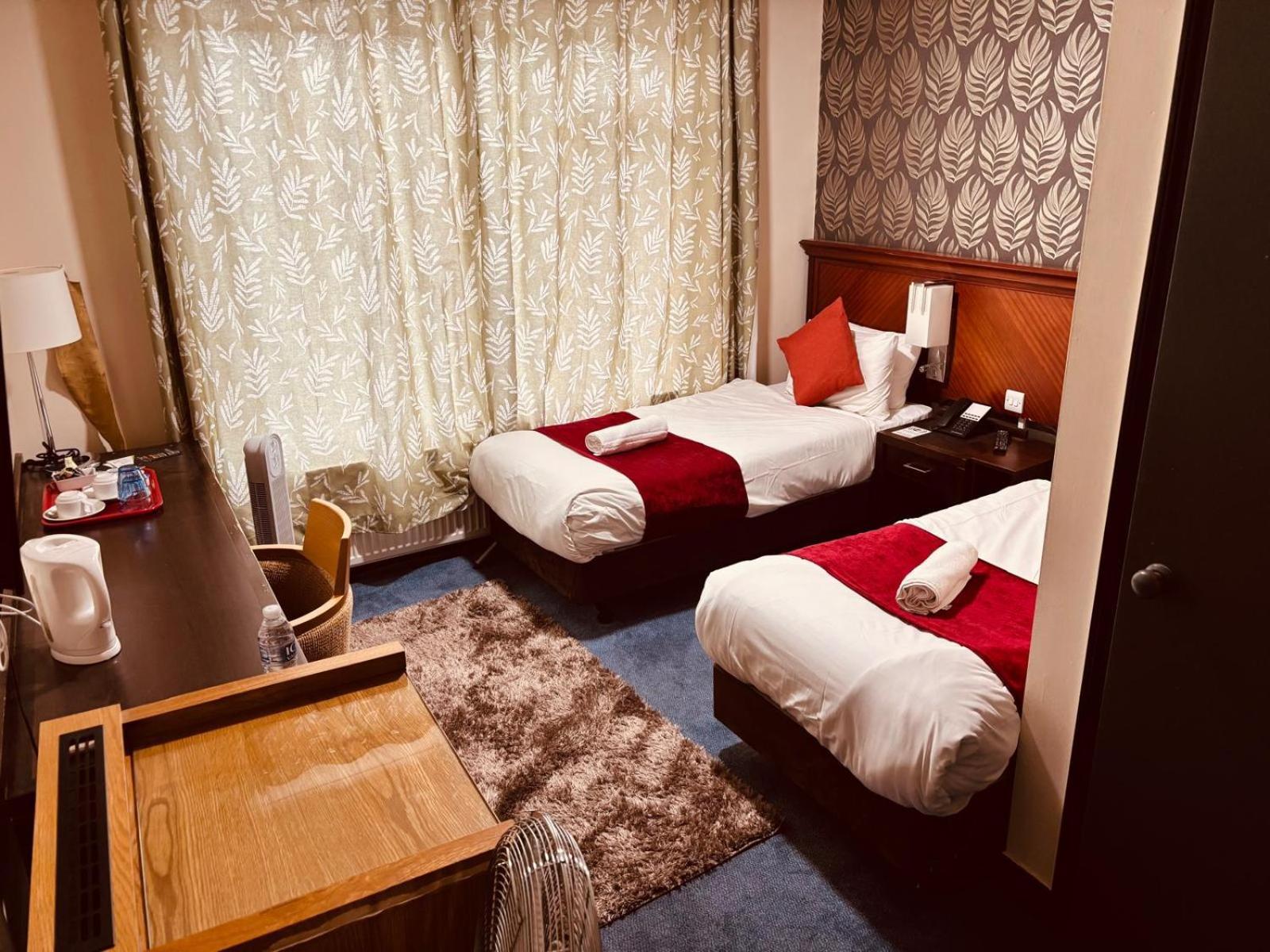 Acorn Lodge Hotel Gatwick & Parking Horley Eksteriør bilde