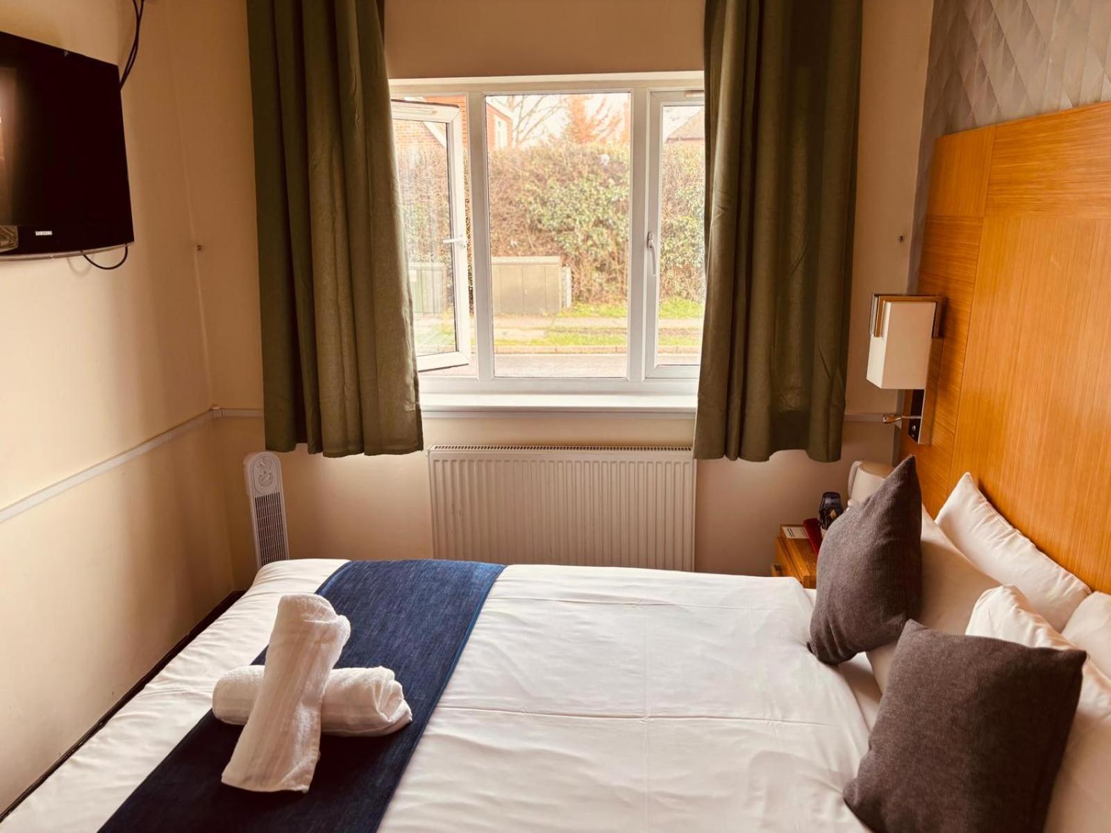 Acorn Lodge Hotel Gatwick & Parking Horley Eksteriør bilde