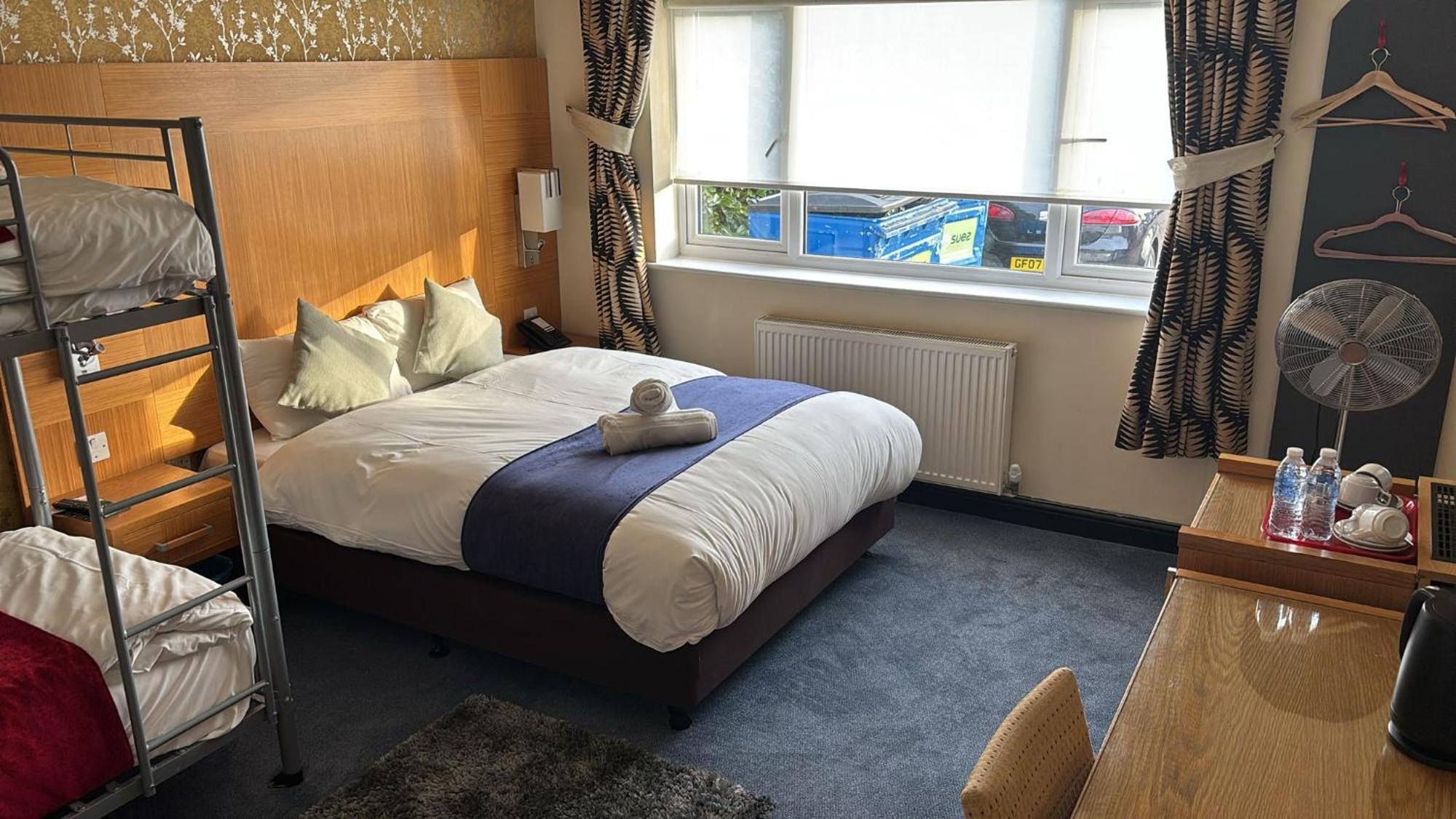 Acorn Lodge Hotel Gatwick & Parking Horley Eksteriør bilde