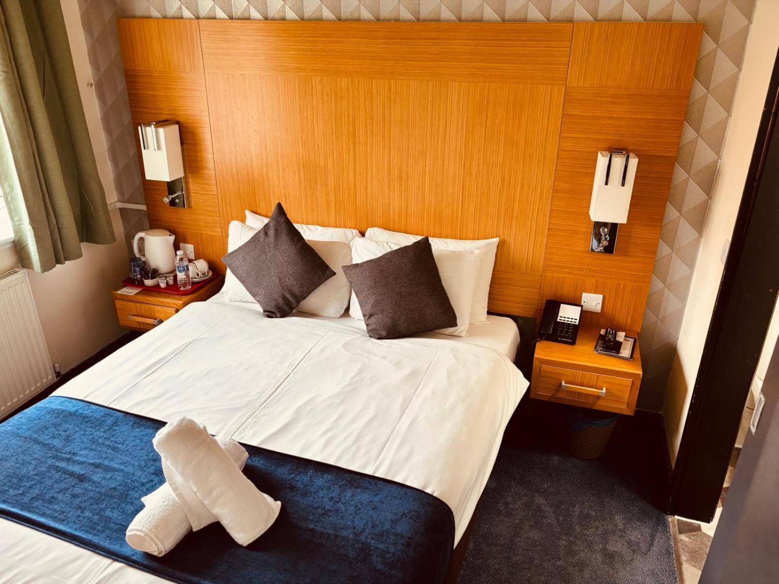 Acorn Lodge Hotel Gatwick & Parking Horley Eksteriør bilde