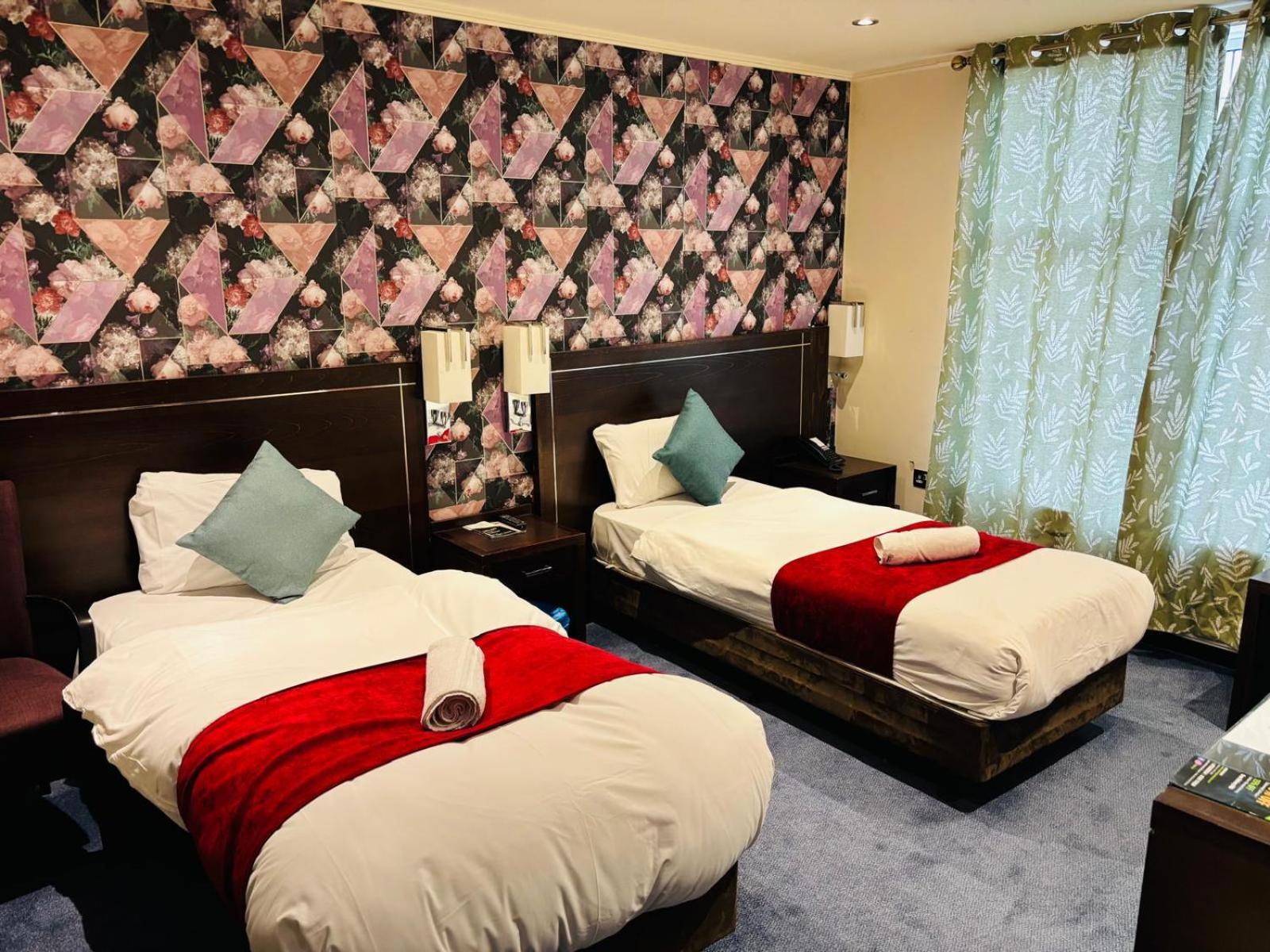 Acorn Lodge Hotel Gatwick & Parking Horley Eksteriør bilde
