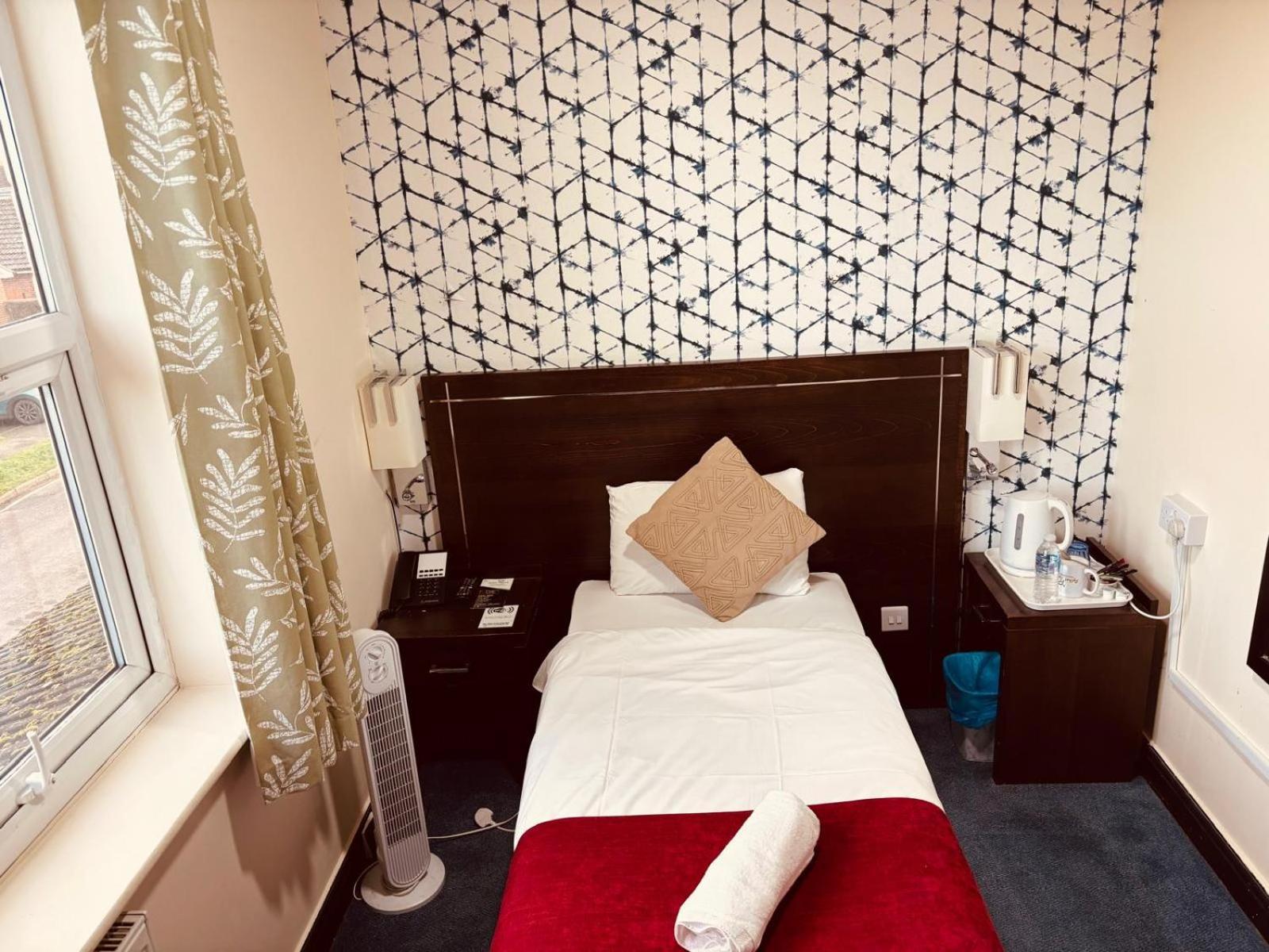 Acorn Lodge Hotel Gatwick & Parking Horley Eksteriør bilde